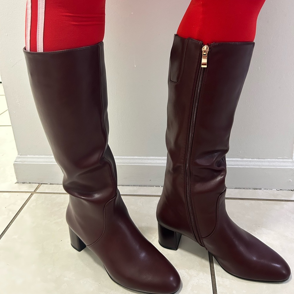 Classic Tall Women's Leather Boots in Dark Brown